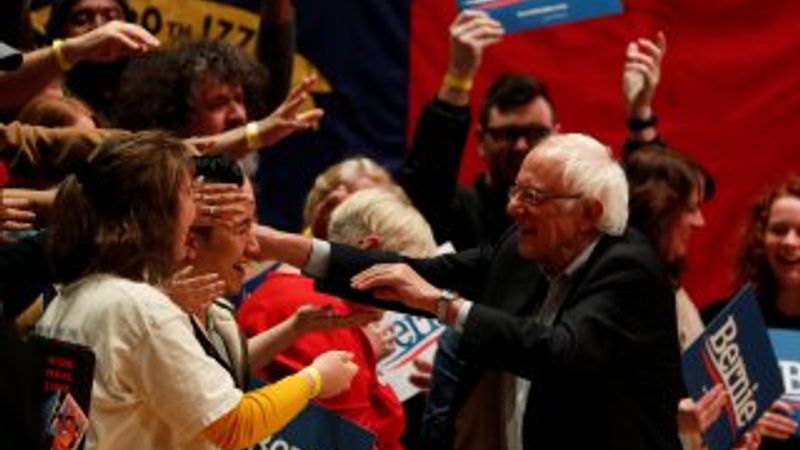 Demokratlar arasındaki başkanlık yarışında Sanders önde