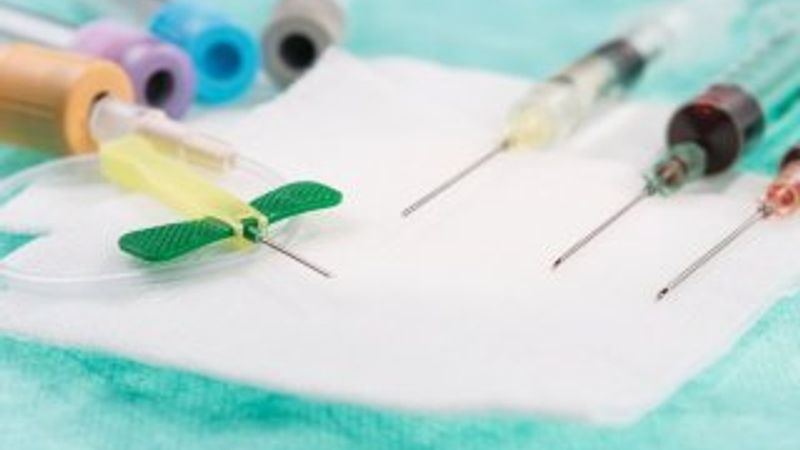 Hastanın kolundan kan  alabilen robotlar geliştirildi