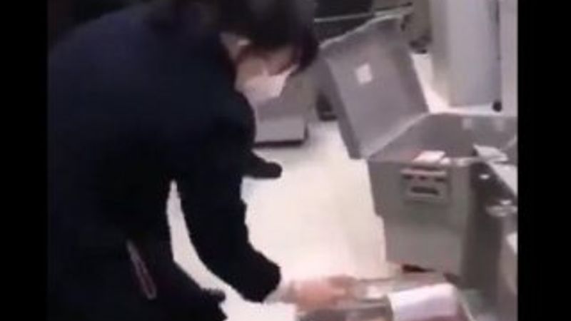 Çin'de paralar virüse karşı karantina altına alındı