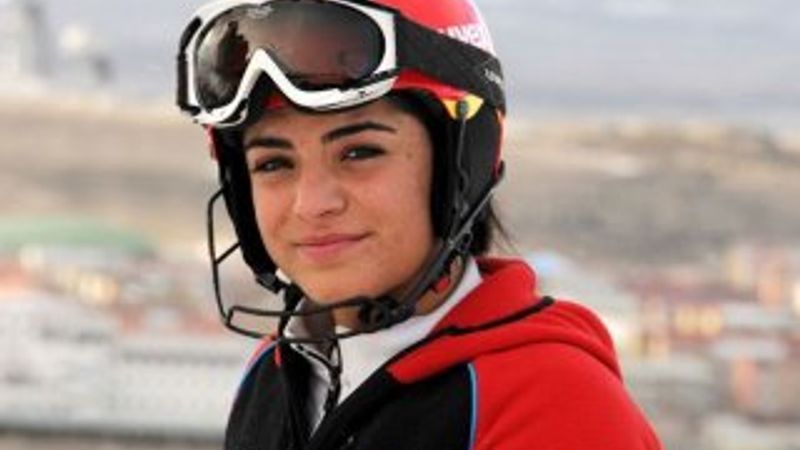 Milli kayakçı Sıla Kara, Slovenya'da 'kahraman' oldu