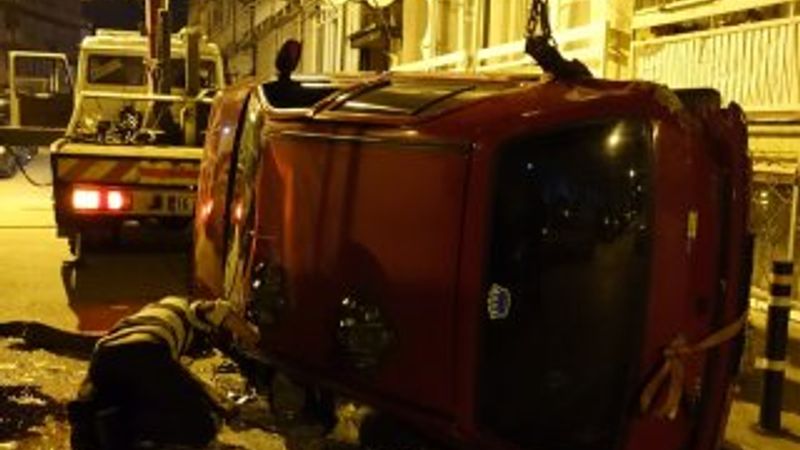 Alkollü sürücü takla atan otomobilden sağ çıktı