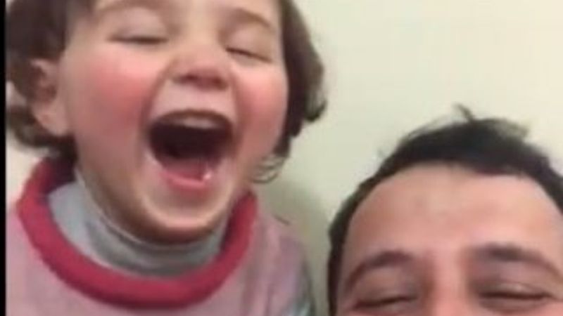 Suriyeli minik Selva'nın savaş oyunu