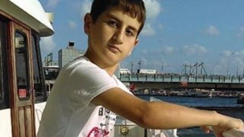 Okulan giden 11 yaşındaki çocuğu servis minibüsü ezdi