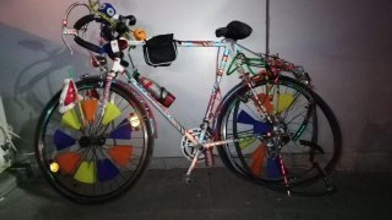 Kocaeli'de otomobil sürücüsü bisikletliye çarpıp kaçtı