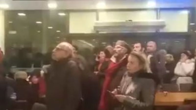 Kavala'yı karşılamaya gidenler gözaltı kararıyla şok oldu