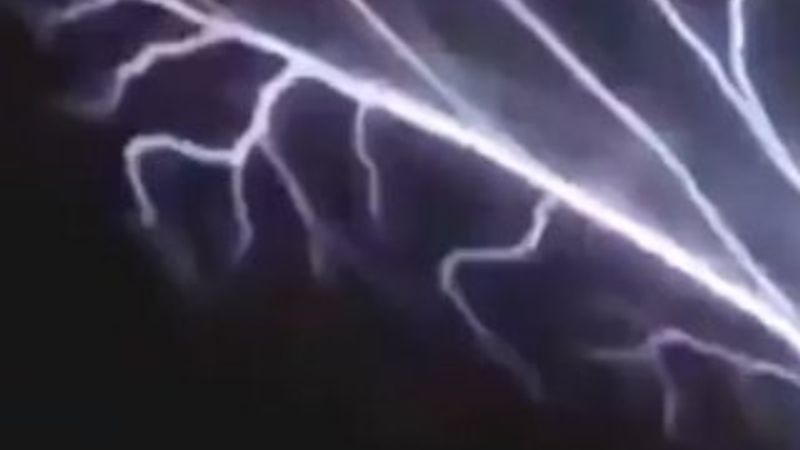 Aziz Elmo Ateşi pilot tarafından görüntülendi