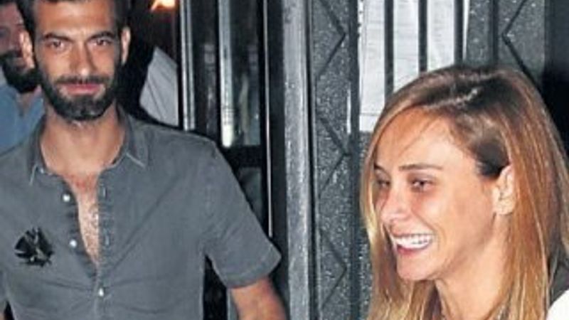 Burçin Terzioğlu ve İlker Kaleli bir mekanda karşılaştı