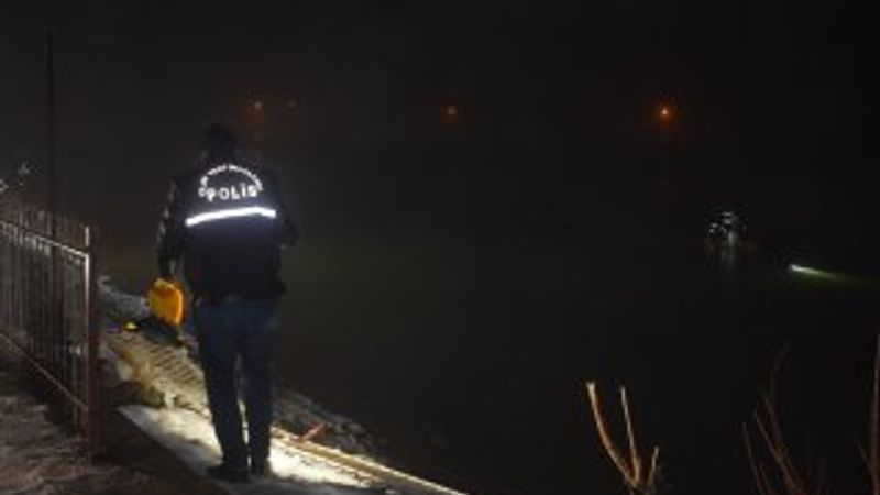 Malatya'da içinde 4 kişinin olduğu araç gölete uçtu