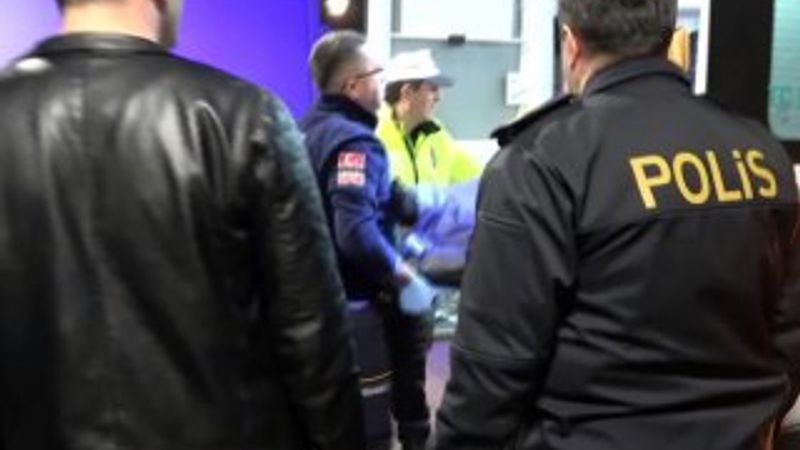 Denizli'de bir araç trafik polisine çarptı