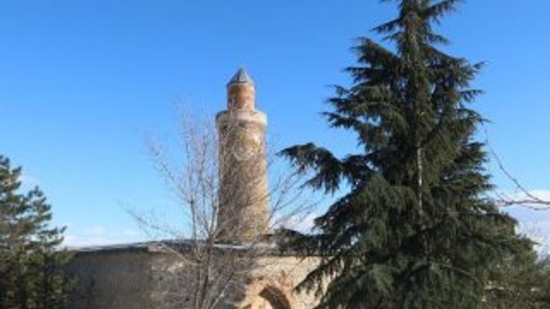 Deprem eski yapıları yıkamadı