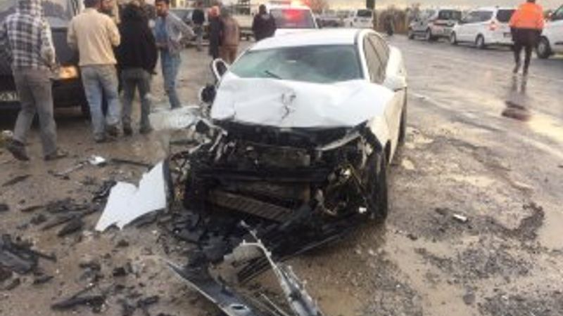 Aydın'da kamyonet ile otomobil çarpıştı