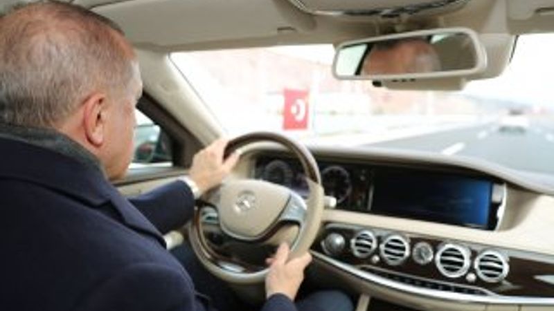 Cumhurbaşkanı Erdoğan, yeni otoyolda test sürüşü yaptı