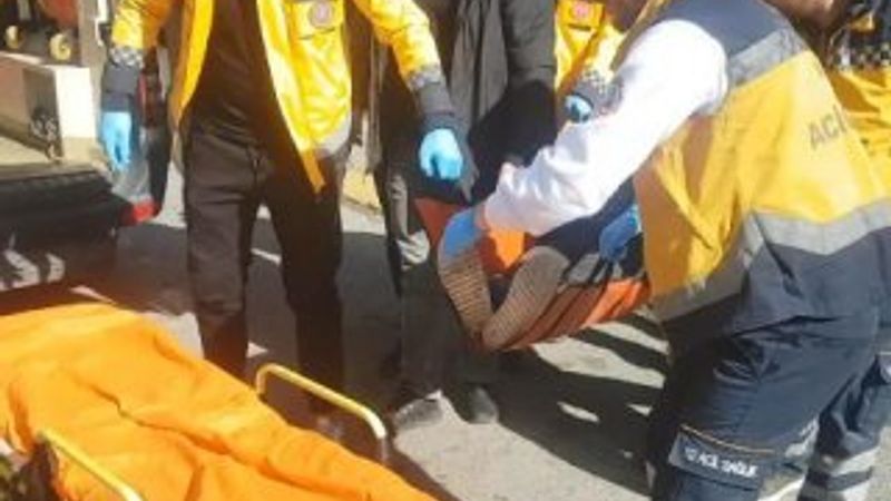 Alışveriş merkezine gelen adam karısını bıçakladı