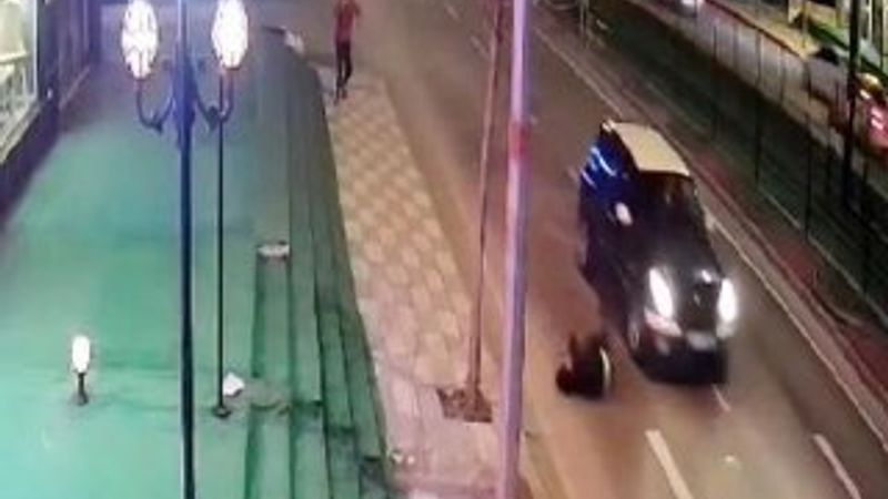 Suriyeli, otomobilin önüne atlayarak intihara kalkıştı