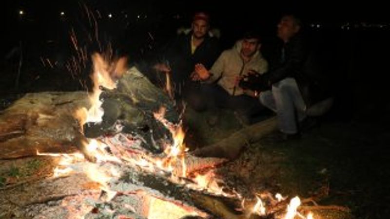 Göçmenlerin sınırdaki bekleyişi sürüyor