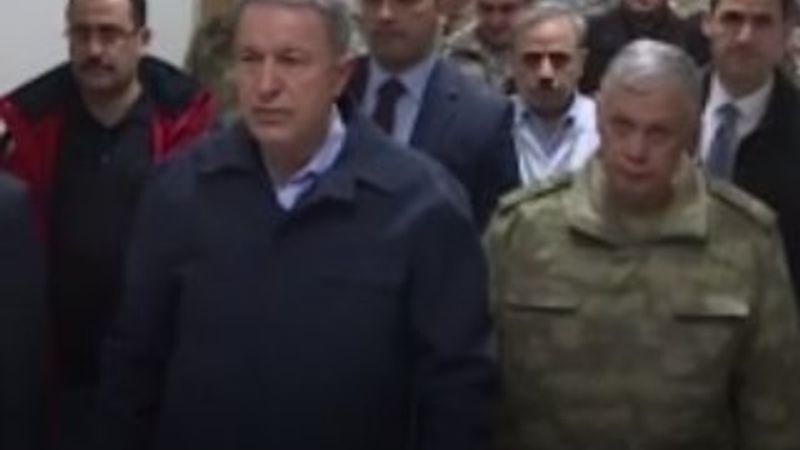 Bakan Akar'dan yaralı askerlere ziyaret