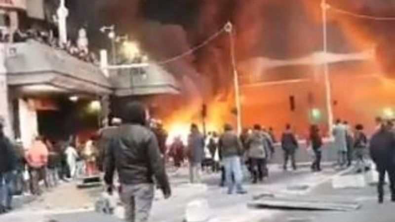 Lyon Garı alev alev yandı