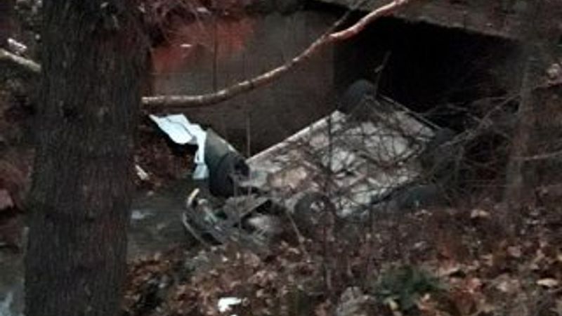 Kütahya'da bir araç dereye uçtu: 2 ölü