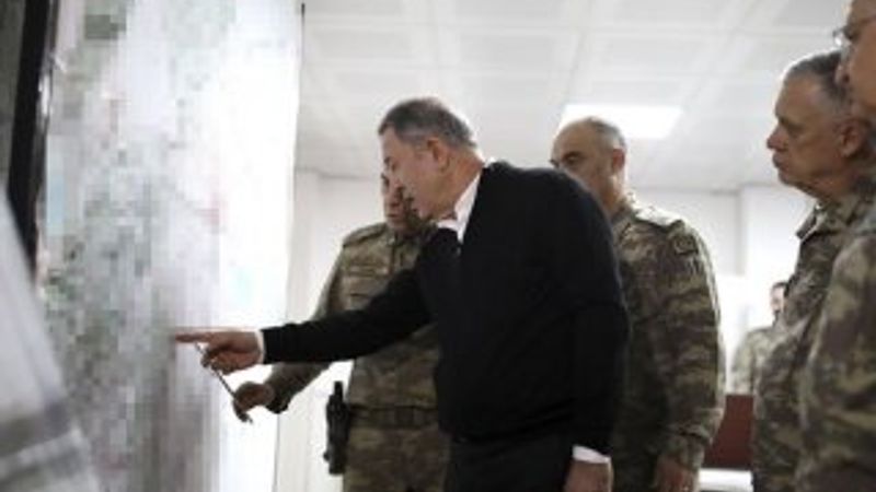 Hulusi Akar Suriye sınırında incelemelerde