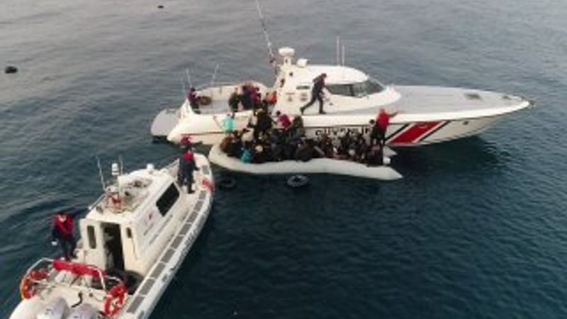 Ayvacık'ta mülteciler boğulmaktan kurtarıldı