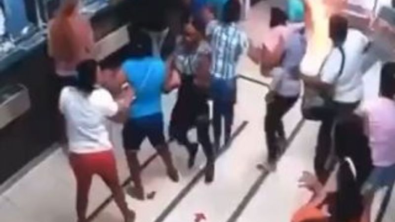 Cebindeki telefon bomba gibi patladı