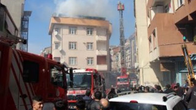 Yangından açılan battaniyeye atlayarak kurtuldu