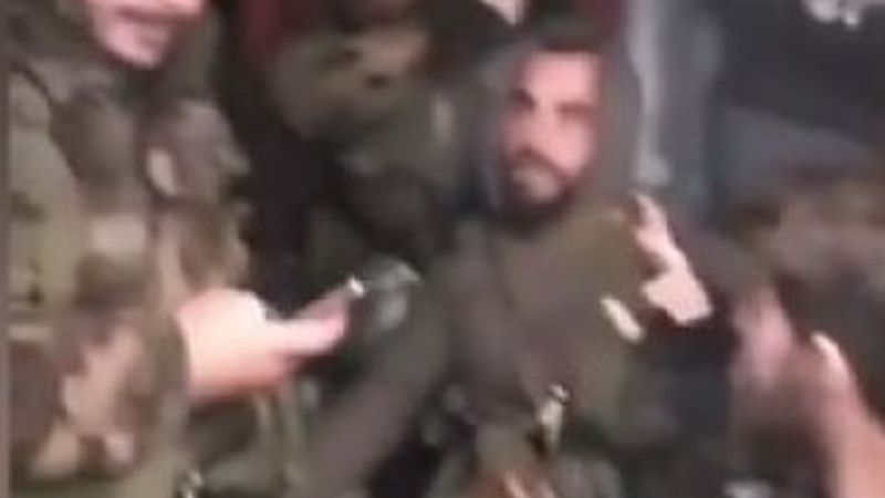 Esad'ın askerleri ambulansı kalkan yaptı