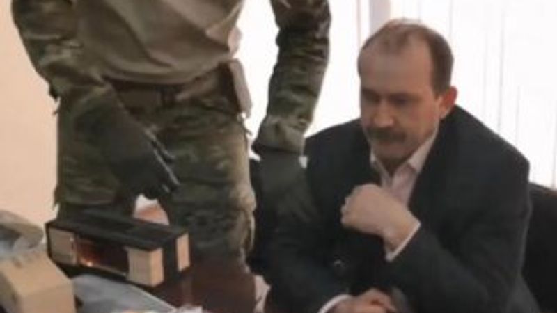 Rusya'da, rüşvet operasyonunda kanıtları yemeye çalıştı