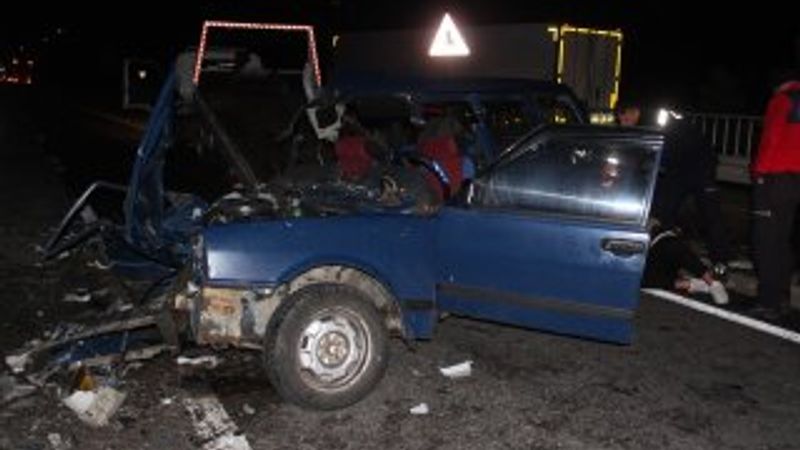 Giresun'da ters yöne giren araç tıra çarptı