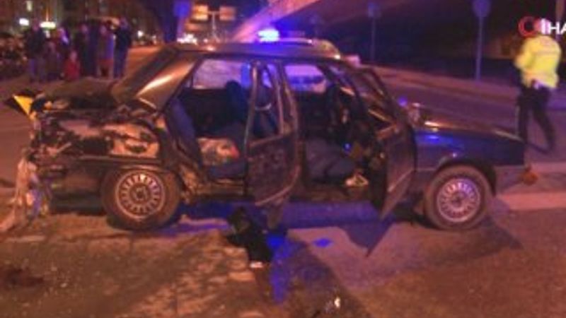 Kayseri'de iki otomobil kavşakta çarpıştı: 4 yaralı