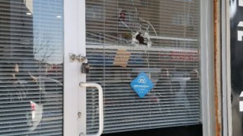 Kocaeli’de bir oto galeride silahlı çatışma yaşandı