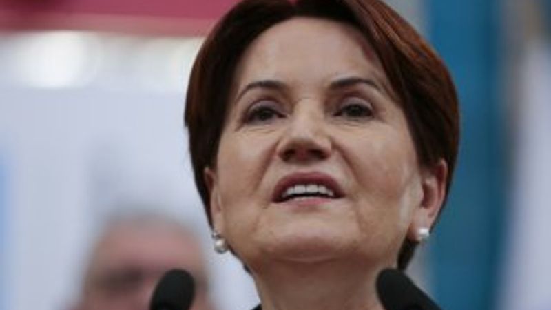 Meral Akşener kürsüden ağlayarak indi