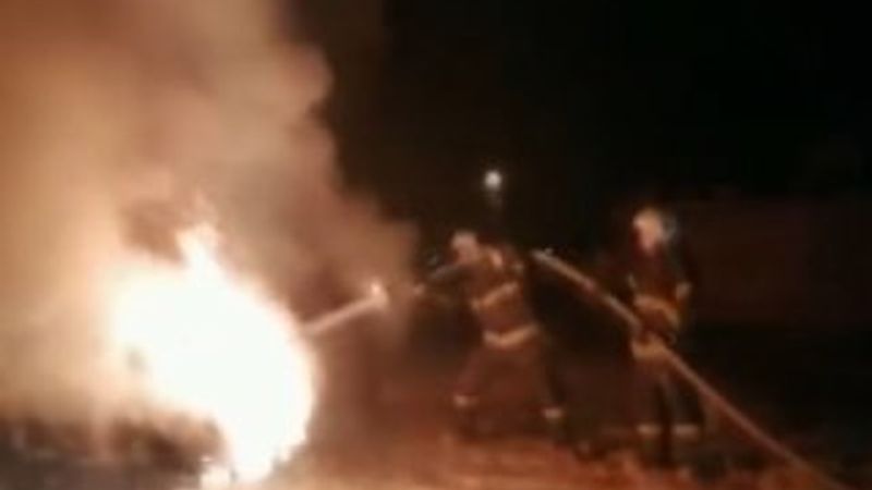 Aksaray'da park halindeki otomobil yandı