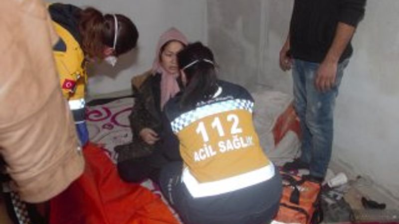 Yunanlar hamile kadını dövüp parasını aldı