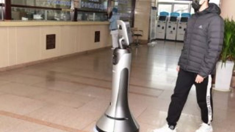 Çin'deki hastanelerde koronavirüse karşı robotlar kullanılıyor