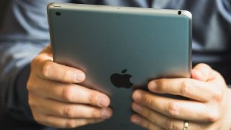 Apple, karantinadaki çalışanlarına iPad gönderdi