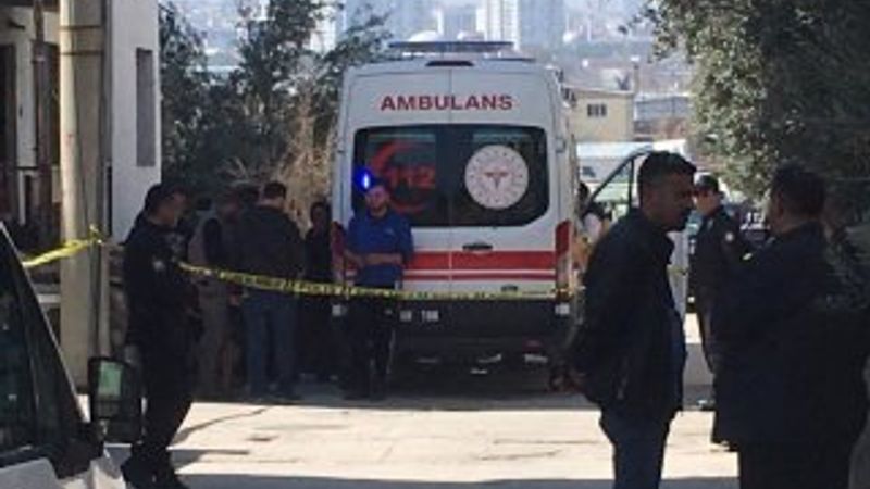 Denizli'de bir kişi eşini baltayla öldürüp, intihar etti