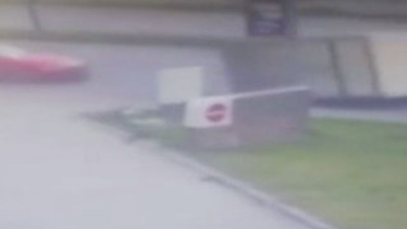 İstanbul'da otomobil kamyoneti devirdi