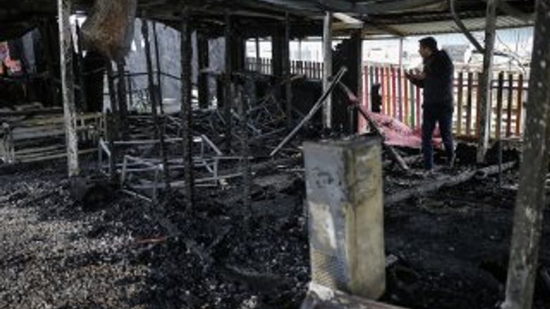Midilli Adası'nda sığınmacı çocukların okulu yandı