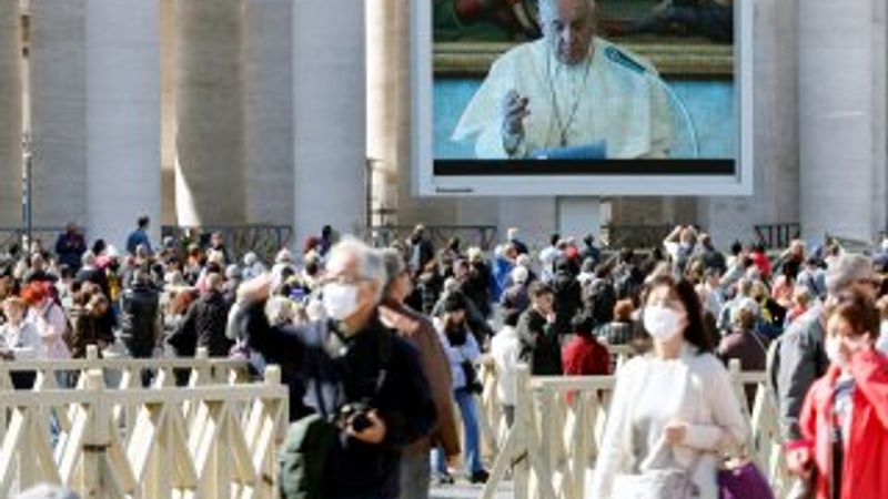 Papa, pazar duasını canlı yayın ile gerçekleştirdi