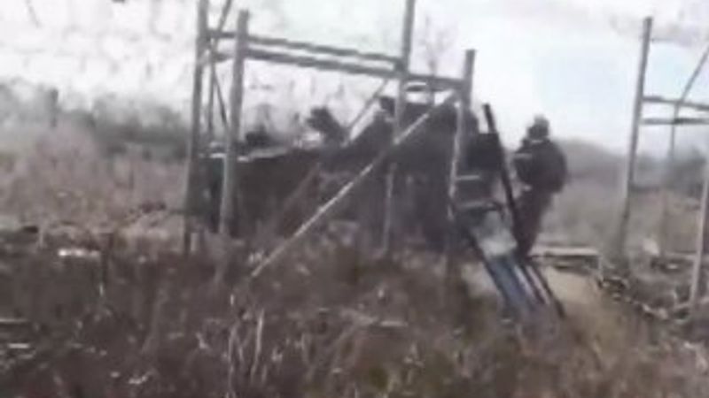 Yunan askeri Halk TV kameramanına plastik mermi sıktı