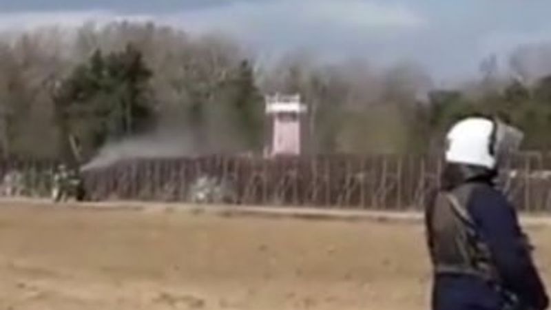 Yunan çiftçiler mültecilere tarım ilacıyla saldırdı