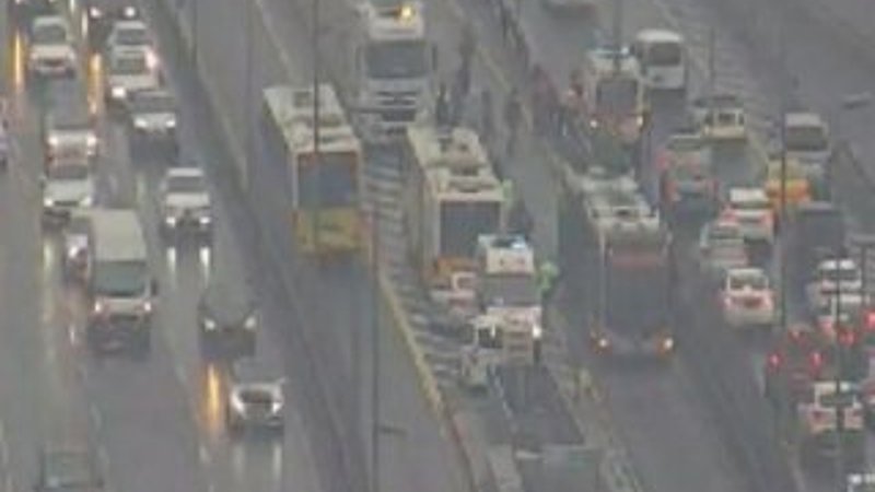 Haliç Köprüsü'nde metrobüs kazası