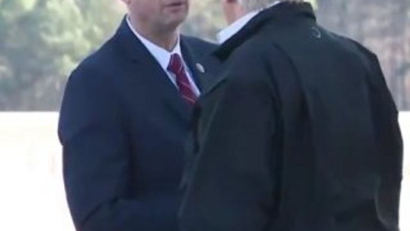 Trump'la görüşen 2 vekilde korona vakası