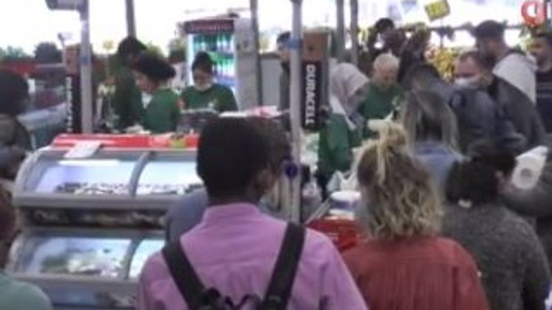 KKTC'de korona tespit edilince halk marketlere akın etti