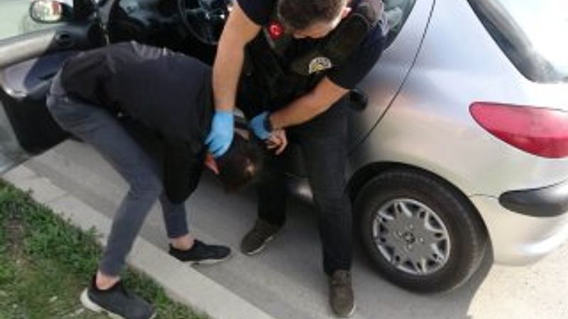 Narkotik uygulamasından kaçan sürücü kıskıvrak yakalandı