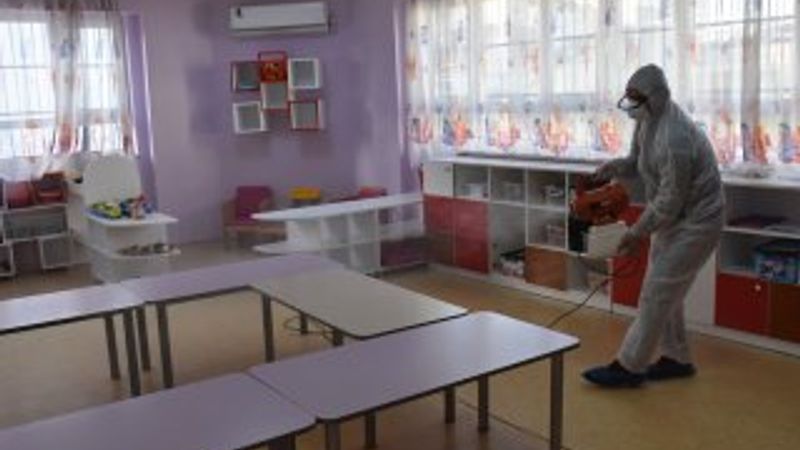 Adana'da okul ve kreşler dezenfekte ediliyor