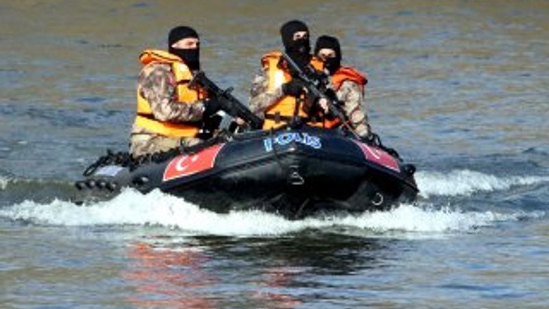 Özel harekatçılardan Yunan sınırında devriye