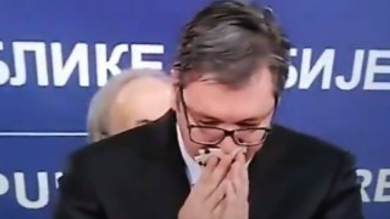 Sırbistan Cumhurbaşkanı öksürük krizine girdi