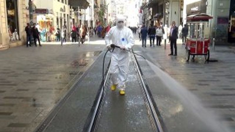 Taksim Meydanı ve İstiklal Caddesi dezenfekte edildi